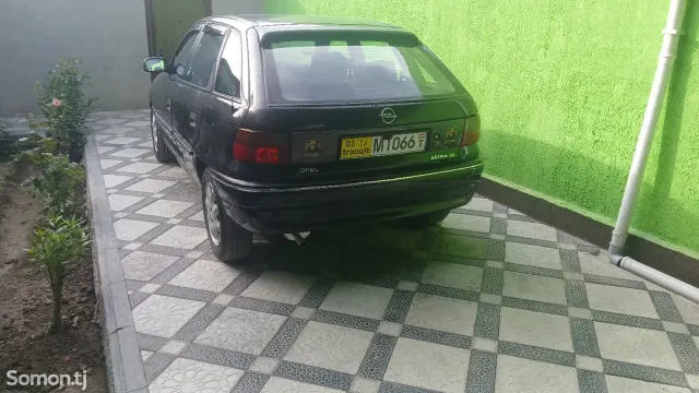 Opel Astra F 1996 · 1.6 MT