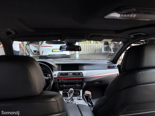 BMW 5 series 2013 · 3.0 AT