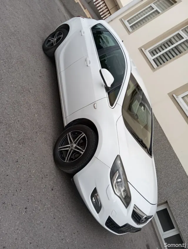 Opel Astra J 2011 · AT
