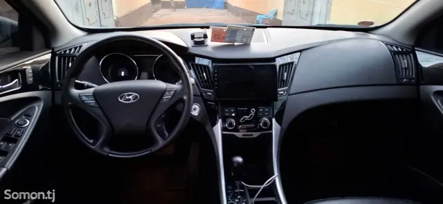Hyundai Sonata 2010 · 2.0 AT