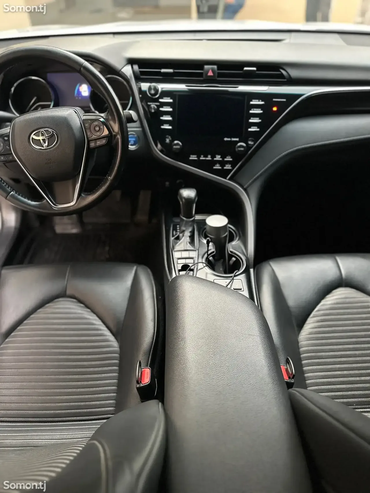 Toyota Camry 2019 · 2.5 AT