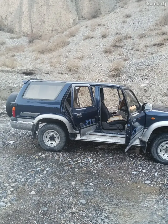 Toyota Hilux Surf 1993 · 2.9 MT