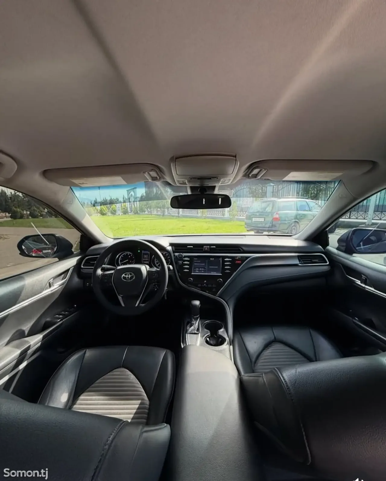 Toyota Camry 2018 · 2.5 AT