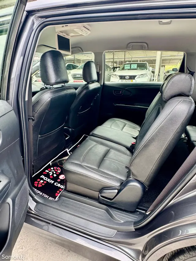 Toyota Wish 2015 · 1.8 AT