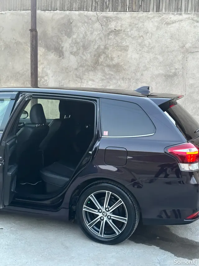 Toyota Fielder 2015 · 1.5 AT