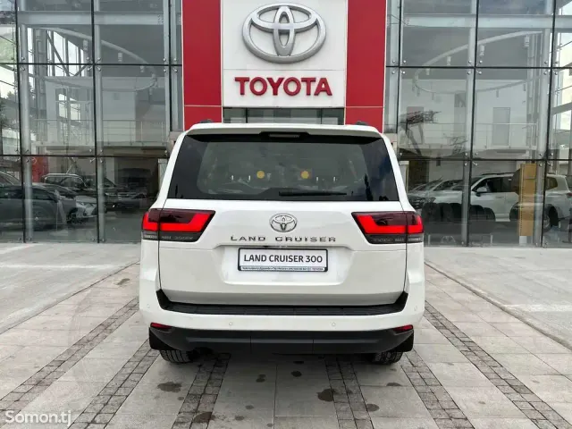 Toyota Land Cruiser 2025 · 3.5 AT