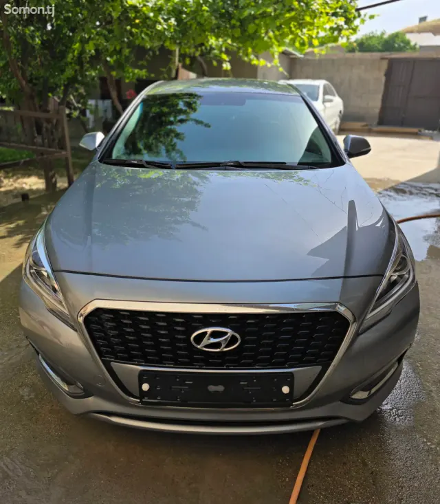 Hyundai Sonata 2016 · AT