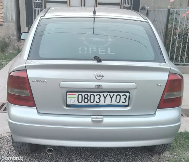 Opel Astra G 2001 · 1.6 MT