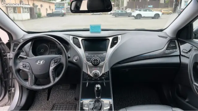 Hyundai Grandeur 2011 · 2.4 AT