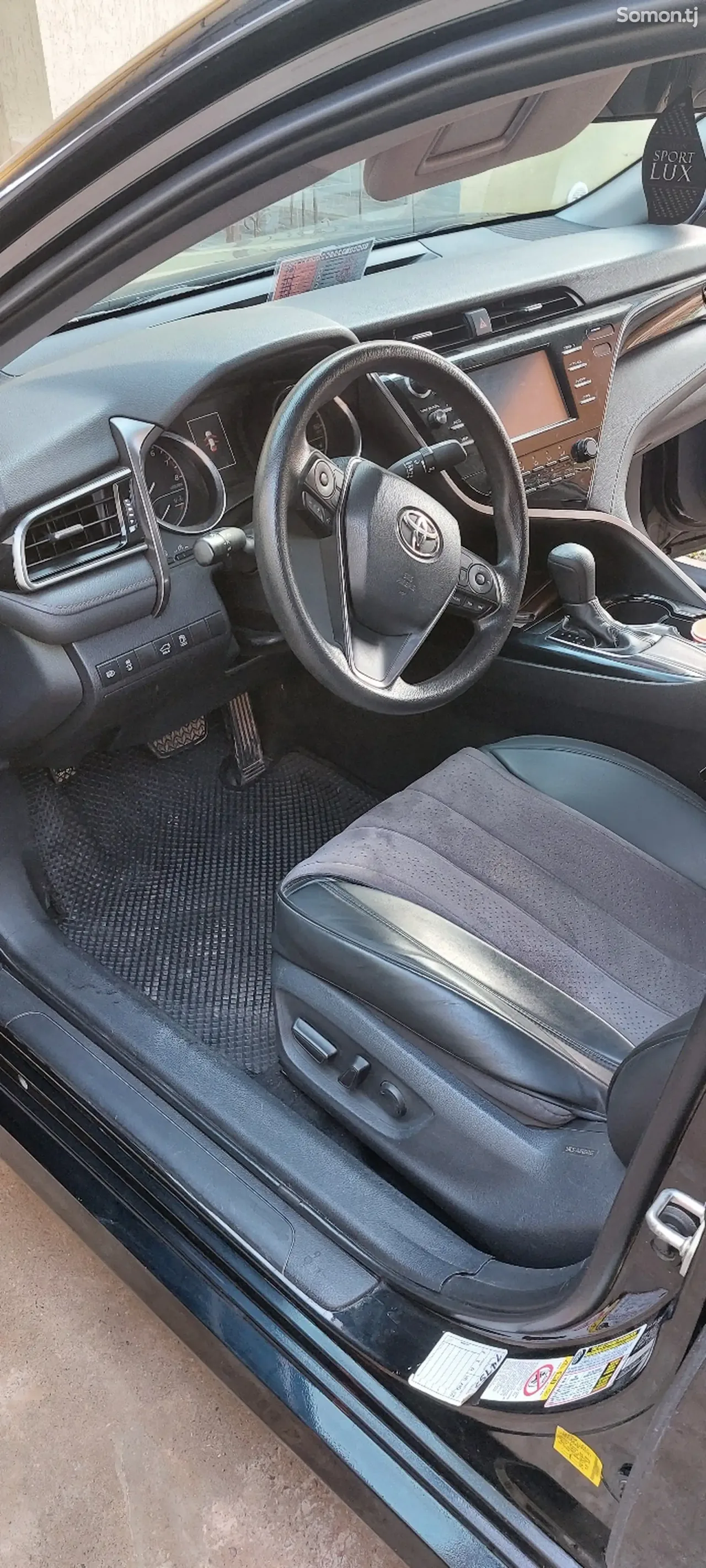 Toyota Camry 2019 · 2.5 AT