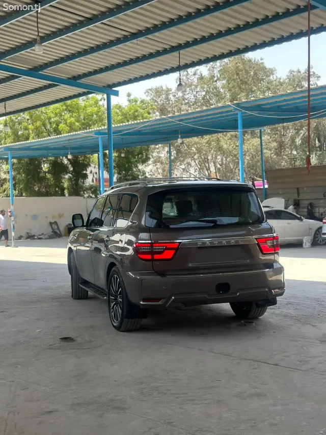 Nissan Patrol 2015 · 5.6 AT