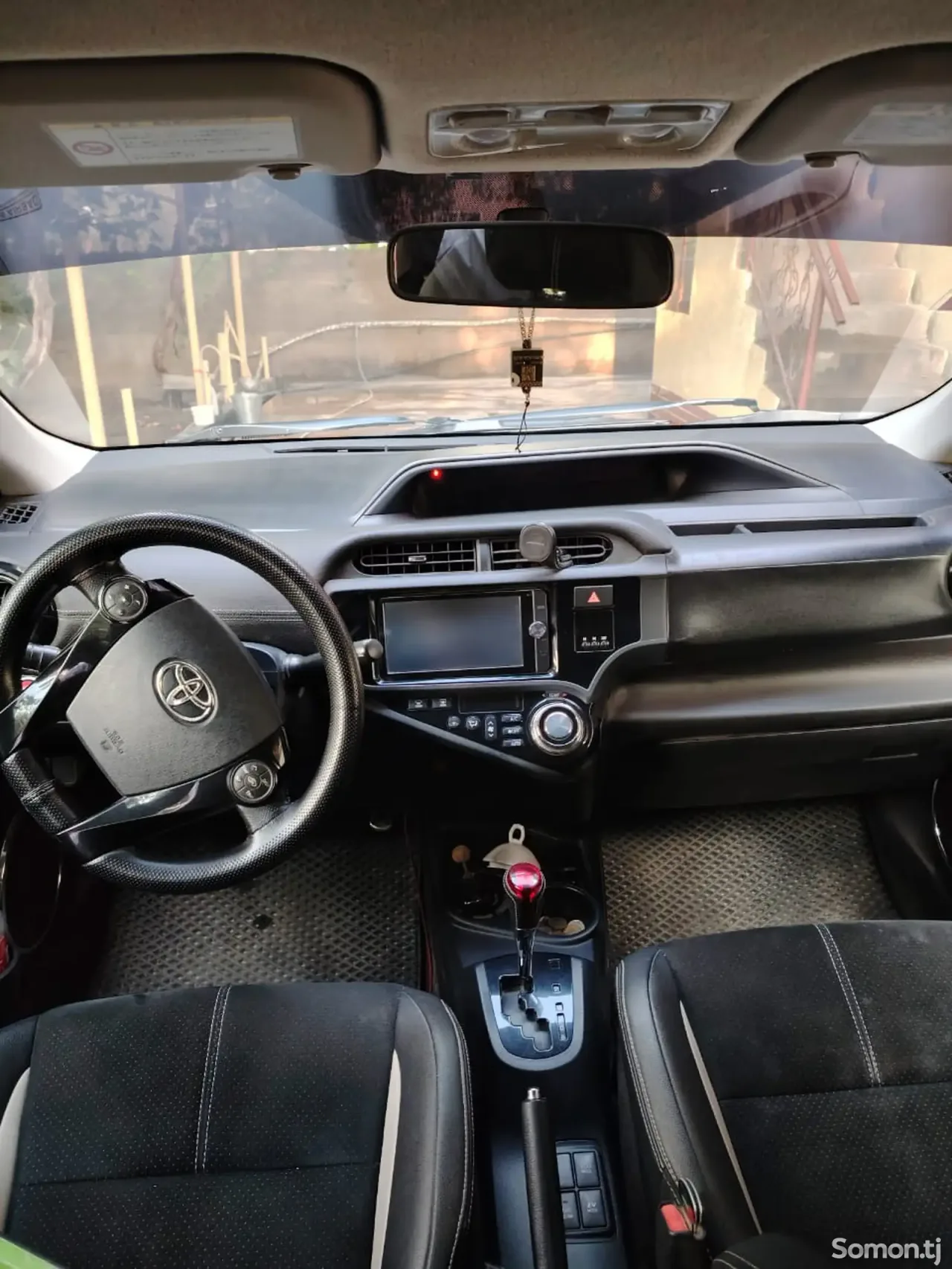 Toyota Aqua 2014 · 1.5 AT