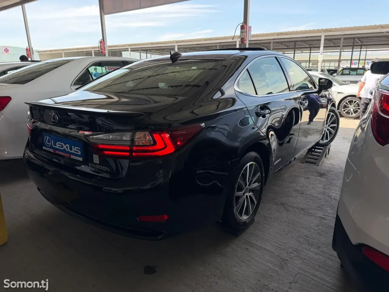 Lexus ES series 2016 · 2.5 AT