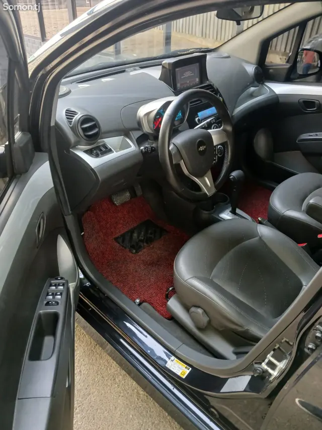 Chevrolet Spark 2014 · 1.0 AT