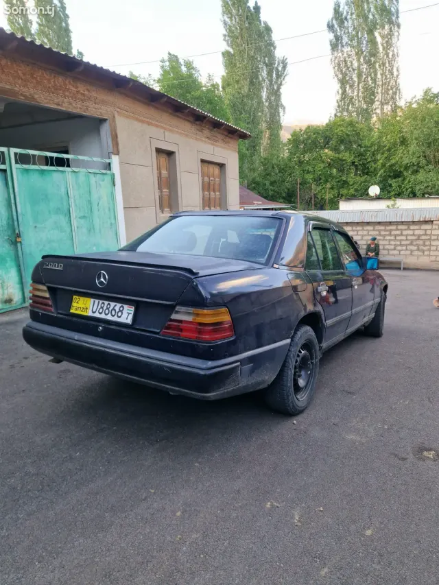 Mercedes-Benz W124 1988 · 2.0 MT