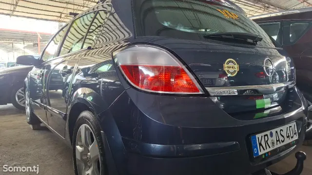 Opel Astra H 2006 · 1.6 MT