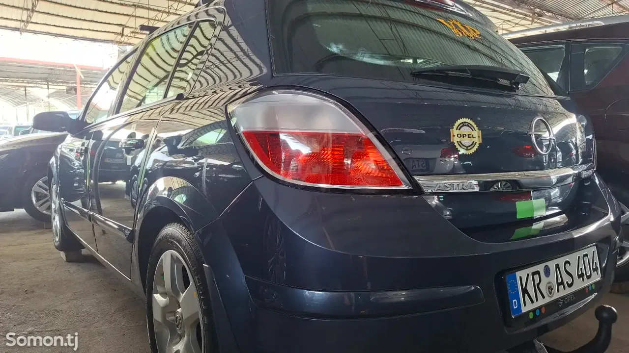 Opel Astra H 2006 · 1.6 MT