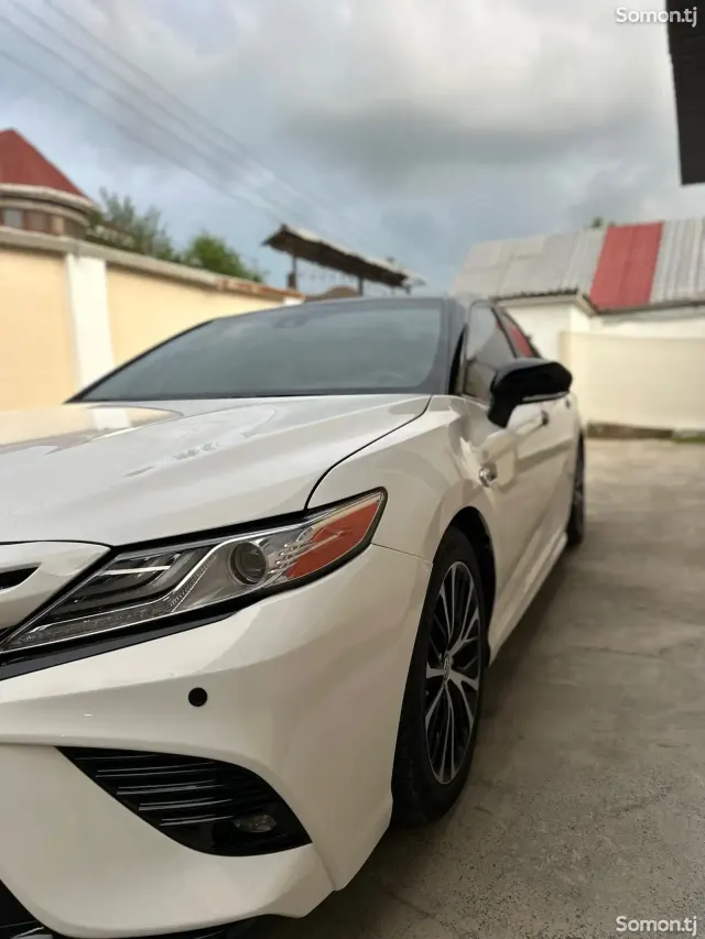 Toyota Camry 2019 · 2.5 AT