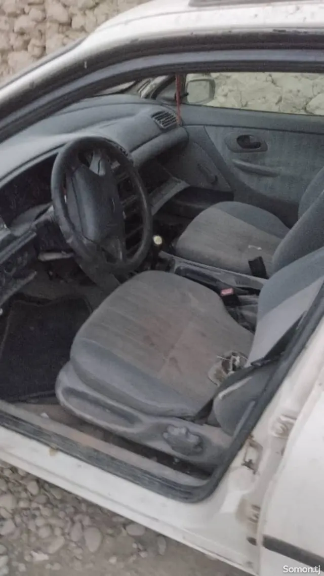 Ford Mondeo 1996 · 1.8 MT