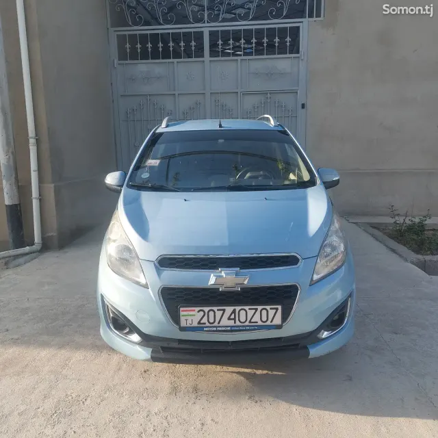 Chevrolet Spark 2014 · 1.0 AT