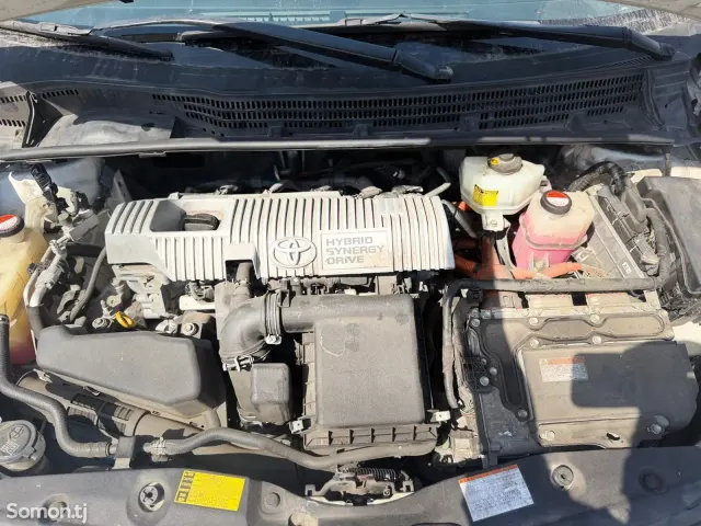 Toyota Prius 2015 · 1.8 AT