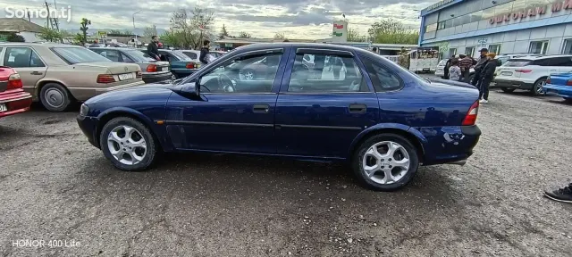 Opel Vectra B 1998 · 1.6 MT