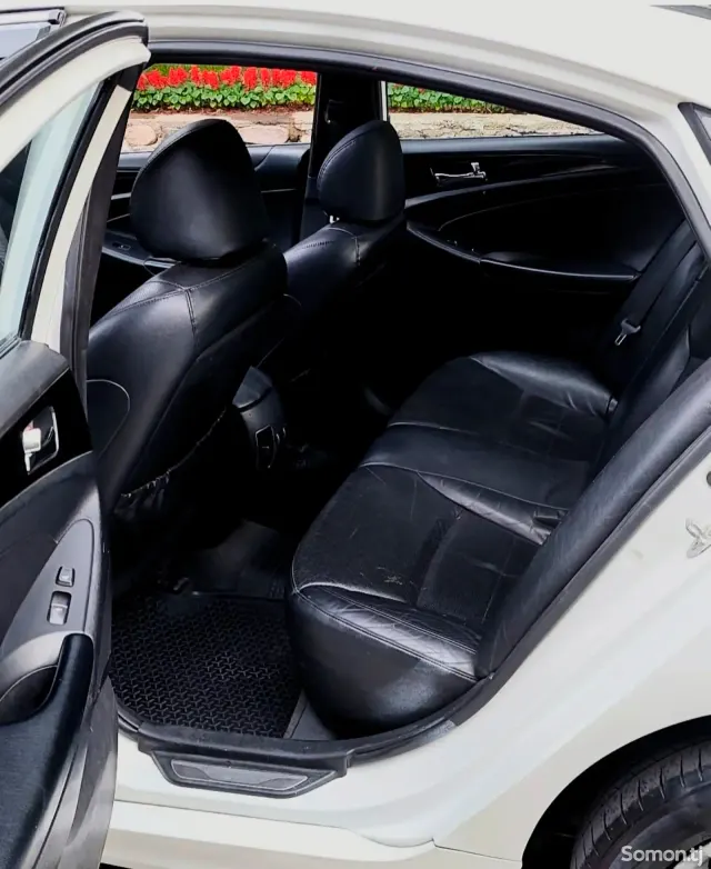 Hyundai Sonata 2011 · 2.0 AT