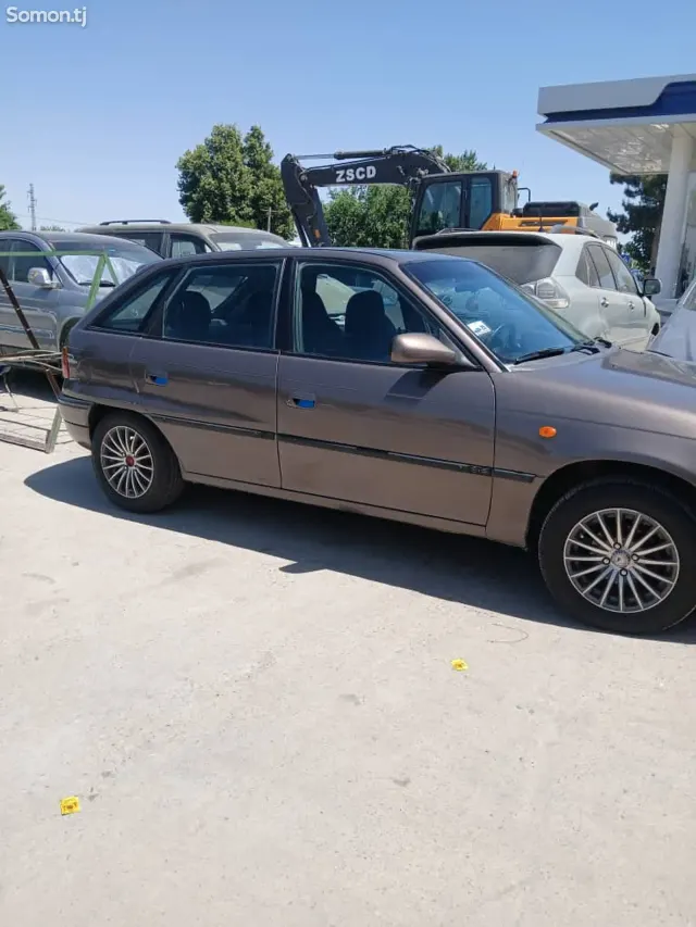 Opel Astra F 1998 · 1.6 MT