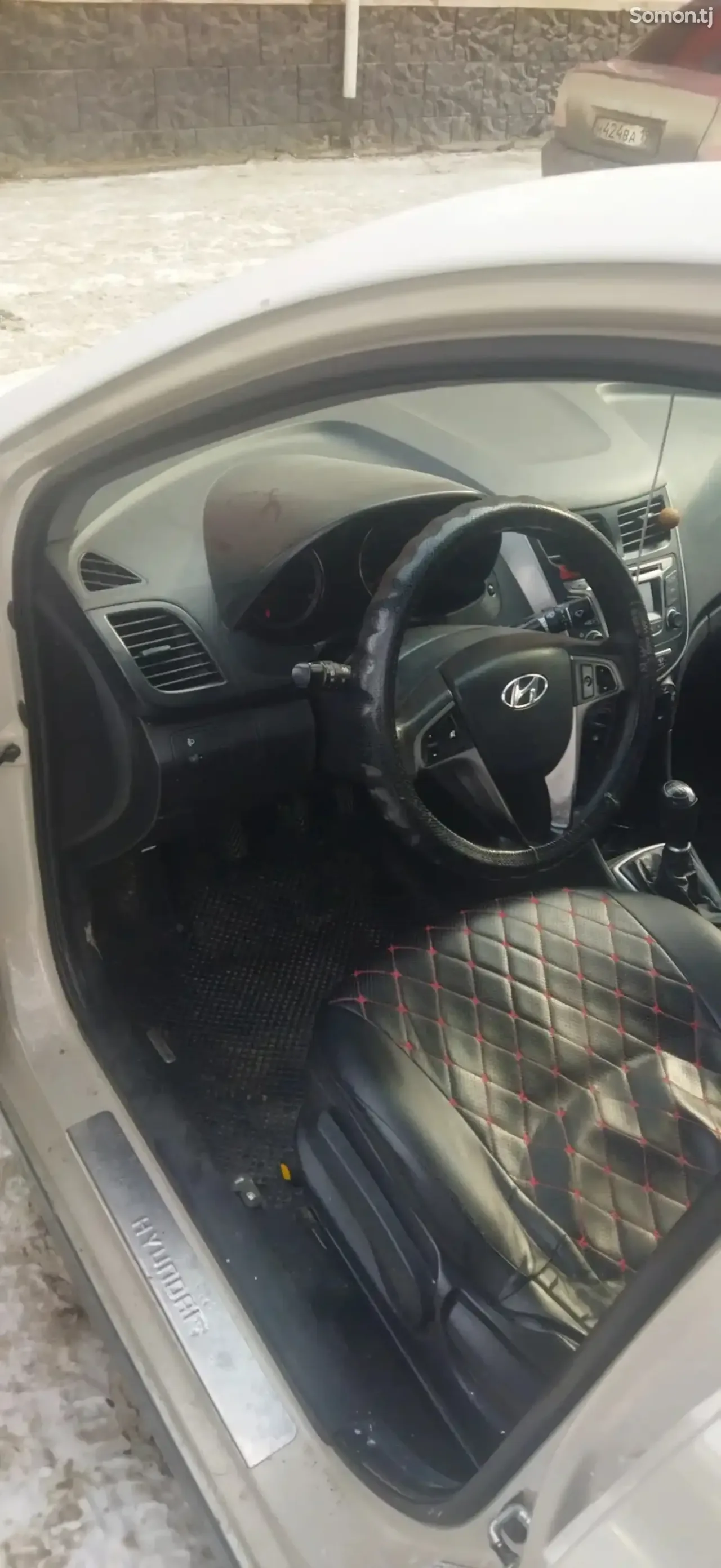 Hyundai Solaris 2015 · 1.6 MT