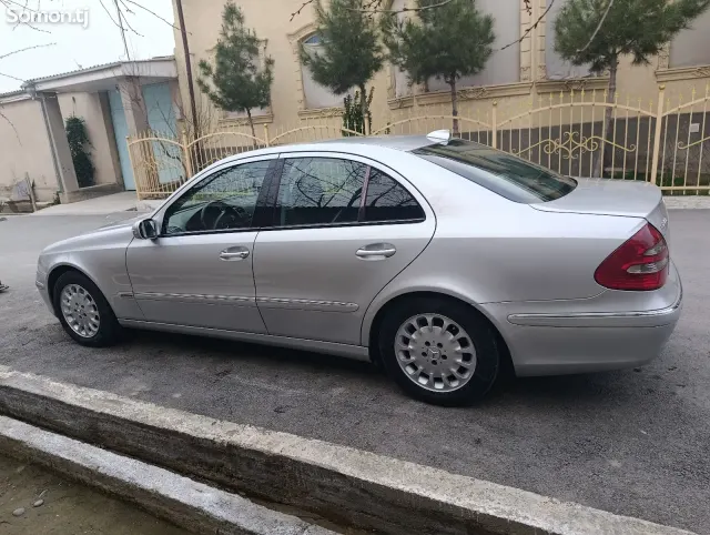 Mercedes-Benz E class 2002 · 2.4 AT