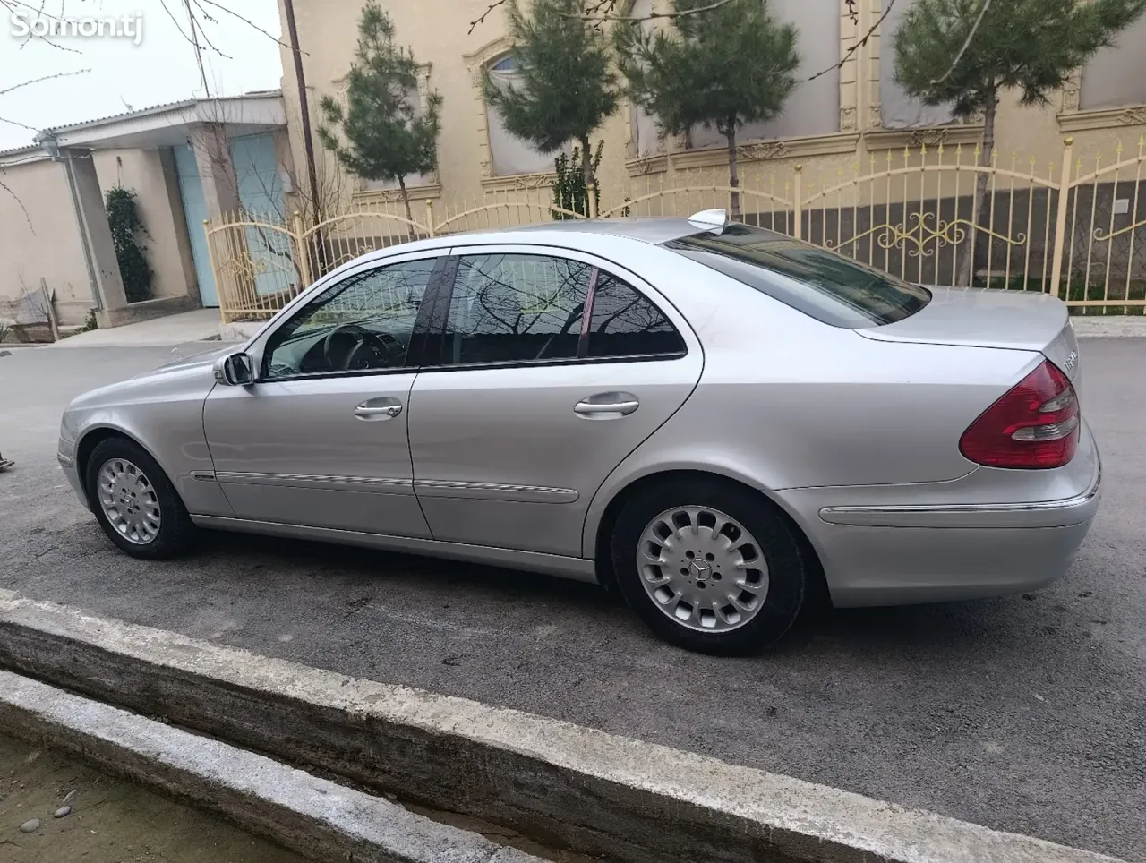Mercedes-Benz E class 2002 · 2.4 AT