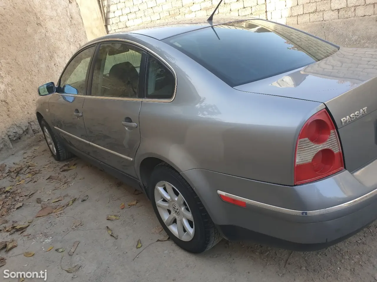 Volkswagen Passat 2004 · 1.8 MT