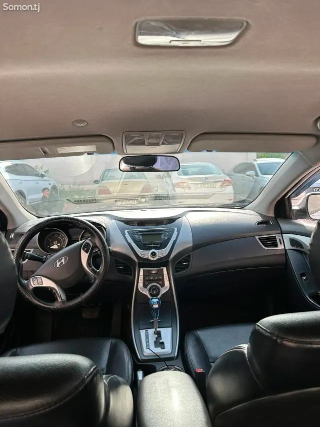 Hyundai Avante 2012 · 1.6 AT