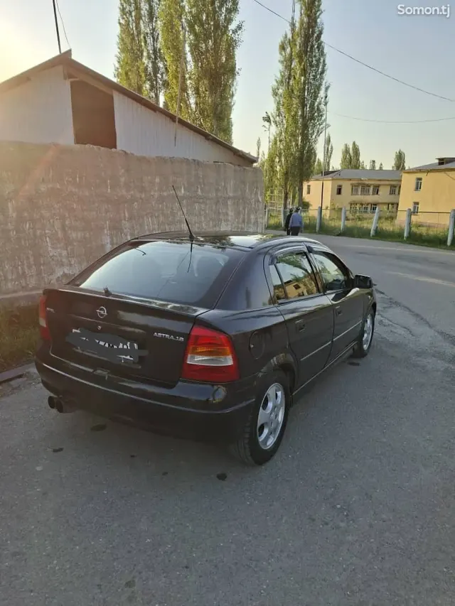 Opel Astra G 1999 · 1.6 MT