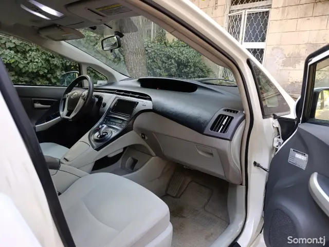 Toyota Prius 2010 · 1.8 AT