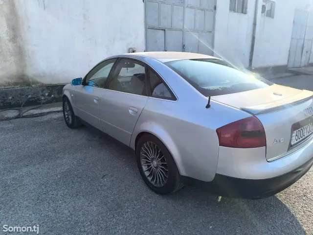 Audi A6 2001 · 2.5 AT