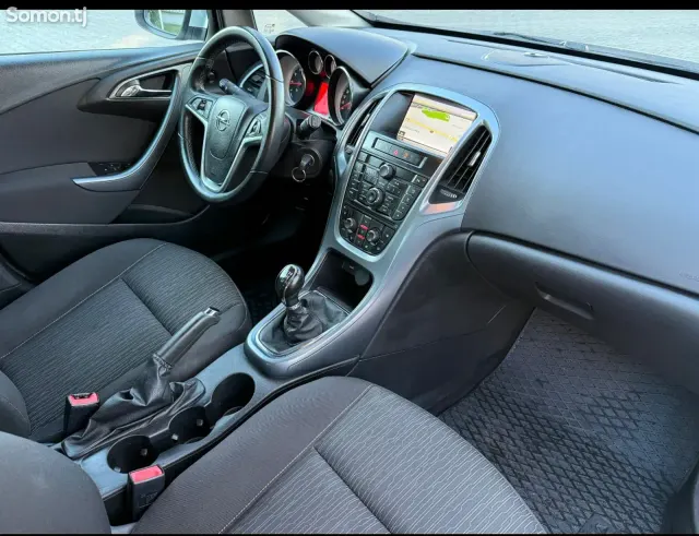 Opel Astra J 2015 · 1.6 MT