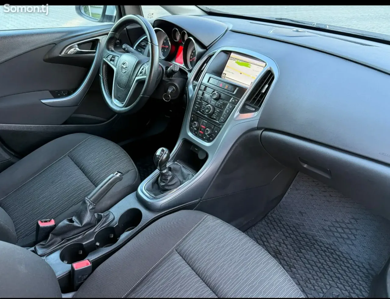 Opel Astra J 2015 · 1.6 MT