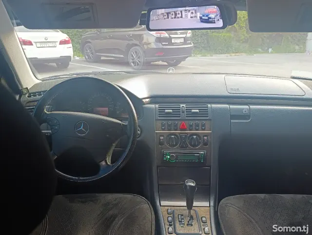 Mercedes-Benz E class 2001 · 3.2 AT
