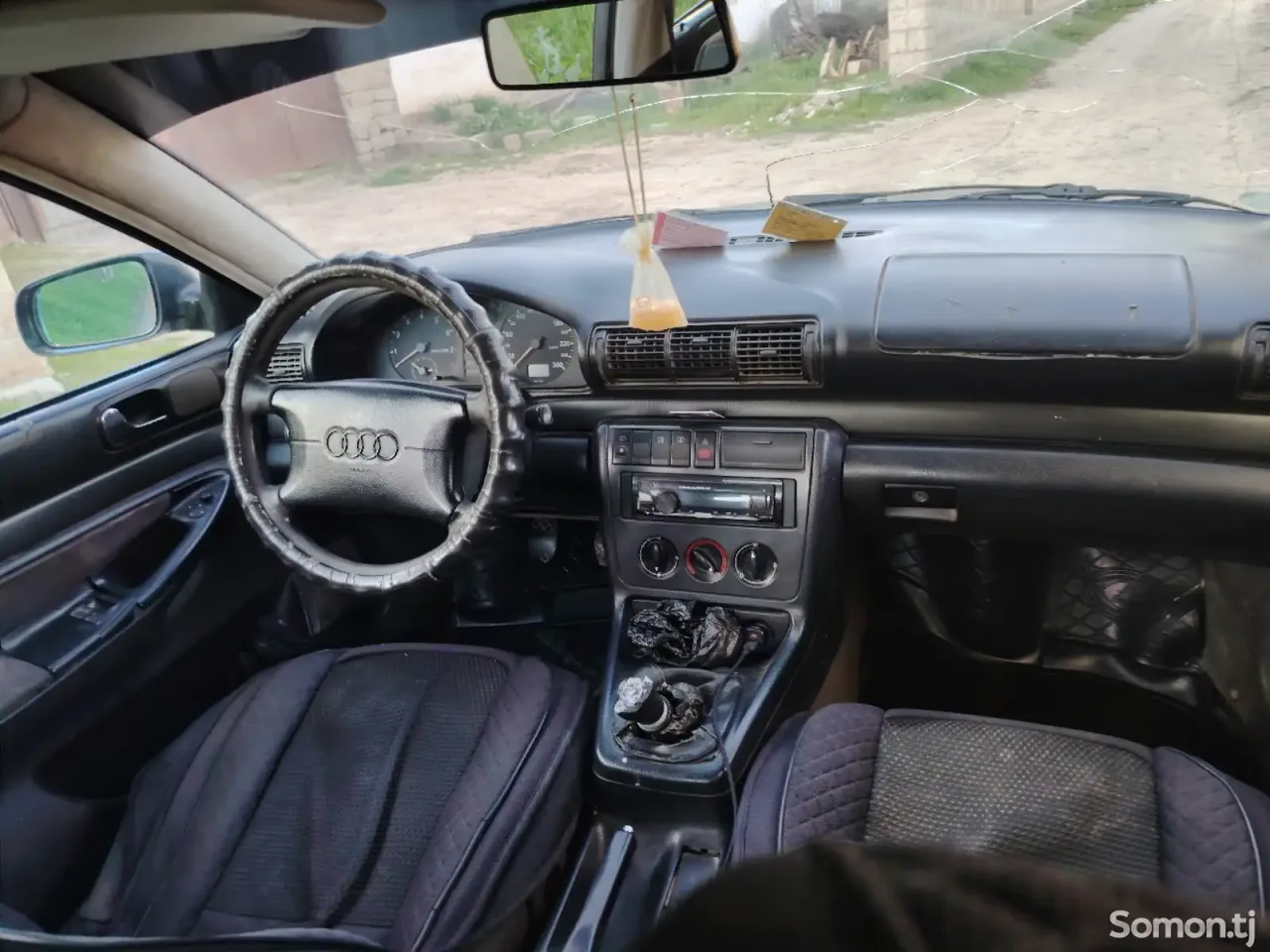 Audi A4 1994 · 1.6 MT
