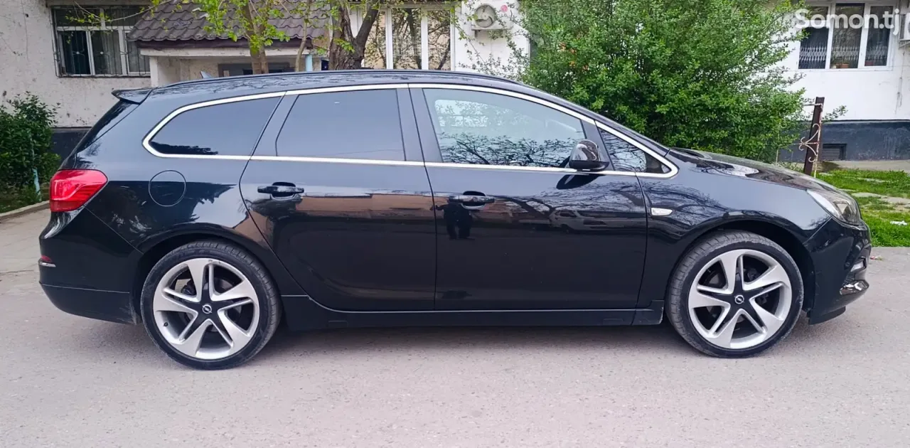 Opel Astra J 2014 · 1.6 MT