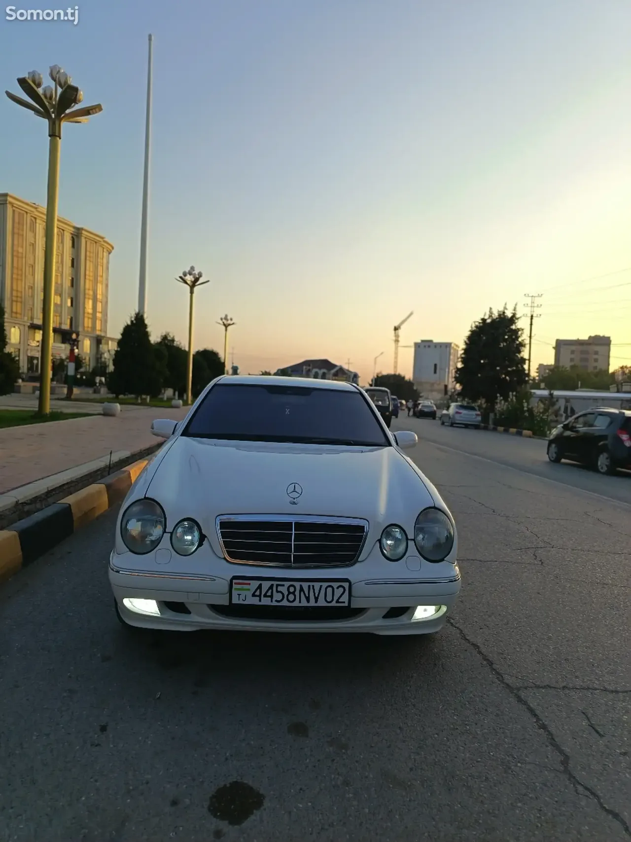 Mercedes-Benz E class 2001 · 3.2 AT