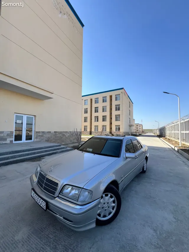 Mercedes-Benz C class 1998 · 2.4 MT