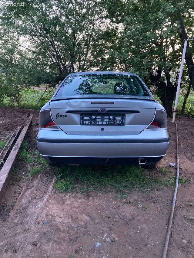 Ford Focus 2003 · MT