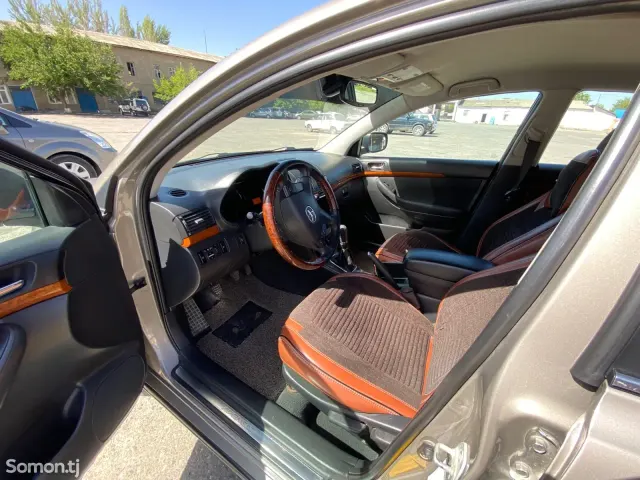 Toyota Avensis 2006 · 1.8 MT