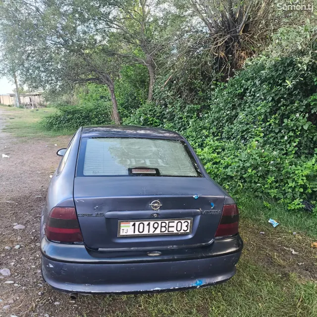 Opel Vectra B 1997 · 0.5 MT