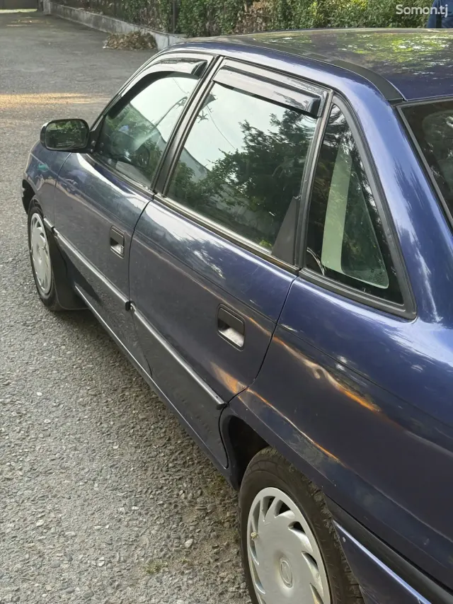 Opel Astra F 1995 · 1.6 MT