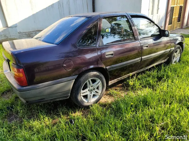 Opel Vectra A 1990 · 1.6 MT