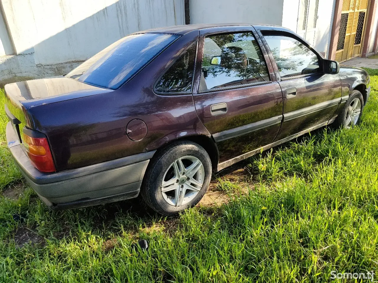Opel Vectra A 1990 · 1.6 MT