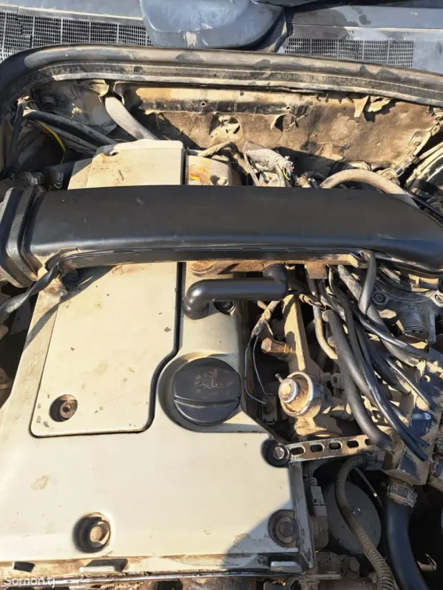 Mercedes-Benz W201 1990 · 1.8 MT